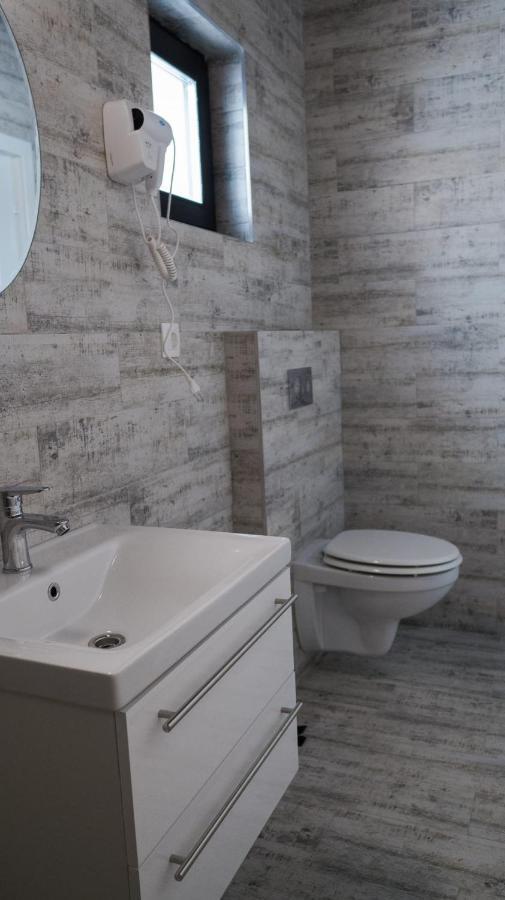 Villa Wild Rooms Jiet Экстерьер фото