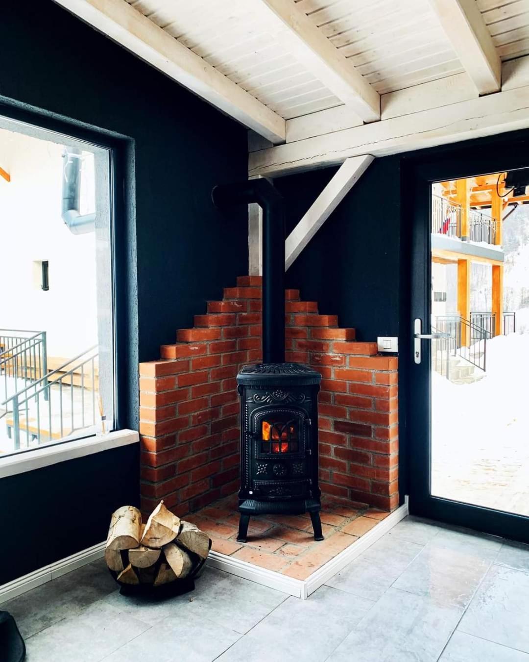 Villa Wild Rooms Jiet Экстерьер фото